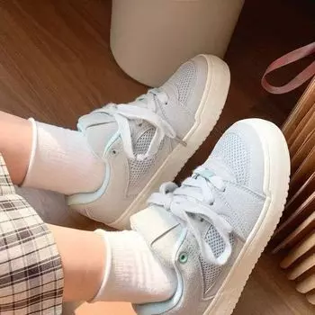 Туфли на толстой подошве 2025 года, весна и осень, новые дышащие сетчатые студенческие универсальные нишевые повседневные женские летние туфли, белые туфли 35