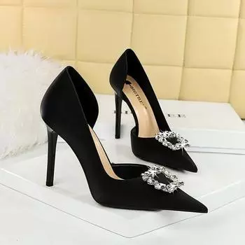 Туфли на высоком каблуке-шпильке для вечеринок, одинарные туфли в европейском стиле с острым носком и металлической пряжкой со стразами по бокам 40 белый