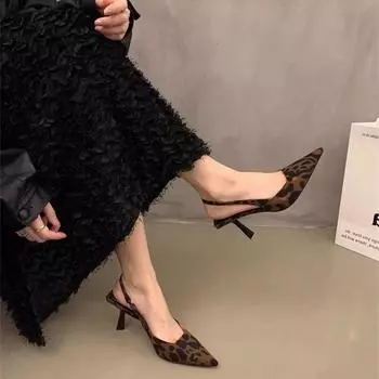 Туфли на высоком каблуке женские 2025 новые нишевые одинарные туфли черные темпераментные французские сандалии осенние и зимние сандалии женская обувь 35 леопардовый