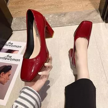 Туфли на высоком каблуке женские толстые каблуки краска 2024 квадратная головка новые неглубокие рабочие туфли версия на высоком каблуке 34 красный