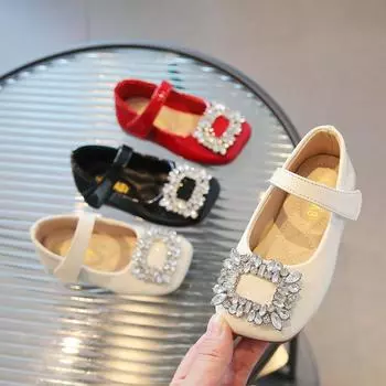 Туфли принцессы для девочек весна/осень 2024 г.: Новые красные кожаные туфли со стразами на носке для детей, в корейском стиле, мягкая подошва. 21-25 красный