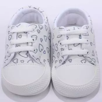 Туфли с белыми сердечками для маленьких девочек