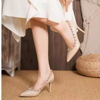 Туфли с острым носком, заклепки, неглубокий носок, тонкий каблук, темпераментные одинарные туфли женские 2025 года, новые универсальные французские черные туфли на высоком каблуке женские 35 чёрный