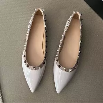 Туфли с заклепками и острыми головками, женские, французский темперамент, лакированная кожа, верхняя одежда, туфли из ивы, ночной бриз, нежные, телесного цвета, плоские туфли для женщин 35