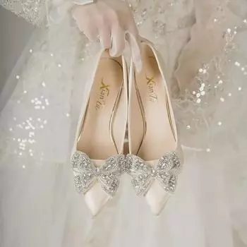 Туфли-шпильки со стразами для невесты и подружек невесты 2024 года — французская мода на весну, лето и осень 40