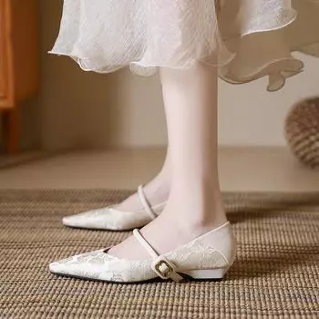 Туфли в китайском стиле с плоским дном и глубоким вырезом, атласные туфли в стиле ретро с острым носком и ремнем для женщин 40 чёрный