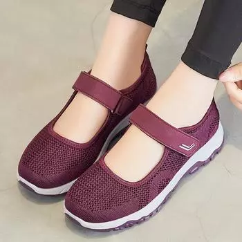 Туфли женские весенние новые импортные женские туфли дышащие неглубокие горловины старые пекинские тканевые туфли одна педаль липучка материнская обувь 35