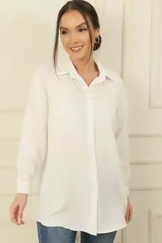 Туника-рубашка на пуговицах спереди с жемчужным ожерельем на воротнике