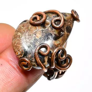 Кольцо-оберег из медной проволоки ручной работы с драгоценными камнями Turritella Fossil, размер 8