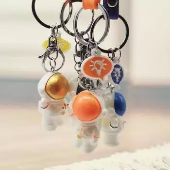 Твердость привлекательного держателя ключа астронавта высокая твердость большое украшение яркий цвет оранжевый