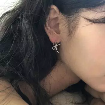 Twist Metal Bow Ear Buckle Female Design Sense Sweet Personality Temperament Fashion Elegant Versatile Earrings