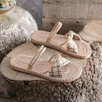 Two wearing cool slippers, women s new summer flat-bottomed versatile beach shoes, sandals with skirts 35
