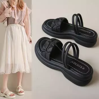 Two women in sandals 2025 summer new fairy wind stepping on shit feeling thick-soled outer slippers Roman beach cool slippers 35 чёрный