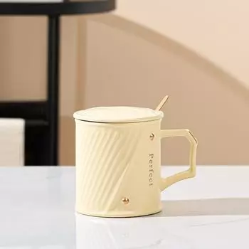 Творческий набор сувениров для чашек Керамическая подарочная чашка для воды Большая емкость Случайная подарочная кружка для девочек Высокий внешний вид 420ML