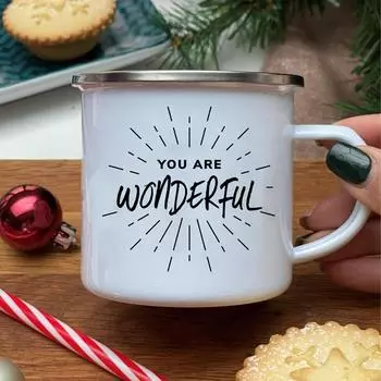 Ты прекрасен. Эмалированные кружки с мотивирующими цитатами. Кружка с ручкой для пива, напитков, сока, кофе, десерта, какао, молока и подарков на день рождения. 360ml