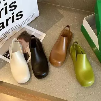 У Акси Ге те же самые новые сандалии-мешки 2025 года, которые подойдут на все четыре сезона, а интернет-знаменитость носит универсальные модные тапочки на толстой подошве и плоском каблуке. 36 зелёный