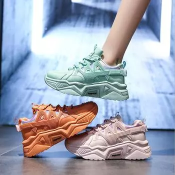 У кексов толстое дно, поэтому ученикам приходится носить белую обувь 35 розовый