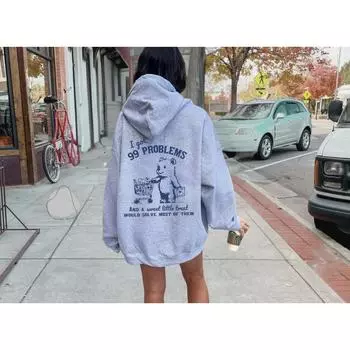 У меня 99 проблем, и маленькое сладкое угощение решило бы большинство из них. Толстовка с принтом. Забавная толстовка с медведем. Милые флисовые толстовки с круглым вырезом. S