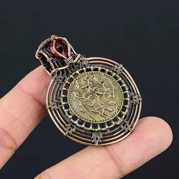 Удивительный красный гранатовый драгоценный камень, чистая медная проволока, обернутая ювелирным кулоном ручной работы 2.17 Inches красный