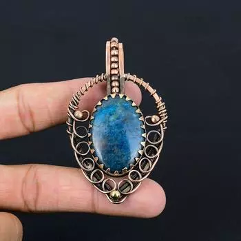 Удивительный неоновый синий апатит с драгоценным камнем ручной работы из чистой медной проволоки, завернутый в ювелирный кулон 2.95 Inches синий