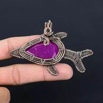 Удивительный рубиновый драгоценный камень ручной работы из чистой медной проволоки, обернутый рыбой, кулон, ювелирные изделия 2.46 Inches