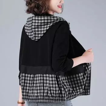 Удобная женская куртка свободного кроя идеально подходит для осени и весны. M