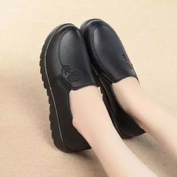 Удобные новые одинарные нескользящие женские кожаные туфли женские туфли с плоским дном мягкие педали на подошве 36 чёрный