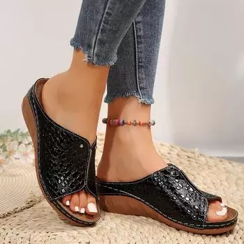 Удобные женские босоножки на танкетке с мягкой подошвой и износостойкими шлепанцами на платформе из искусственной кожи 36 чёрный