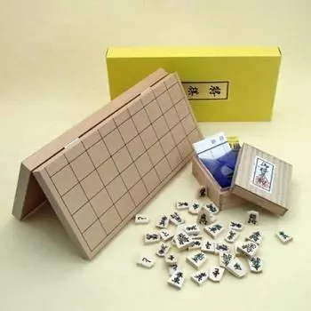Удобный и портативный набор сёги с 1 оригинальным колокольчиком Go Labo и 7 складными сёги, а также официальными верхними резными фигурами Сирацубаки от Yamagata, нэцкэ,