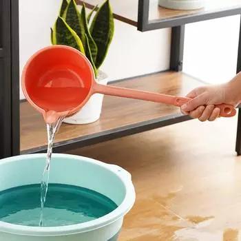 Углубленные черпаки для воды с длинной ручкой, пластиковый ковш для мытья, кухонная ложка для воды, полив цветов