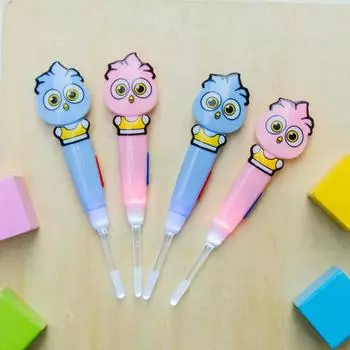 Уход за малышом Милый мультфильм Легкая ложка для ушей Сменная светящаяся ложка для ушей random one