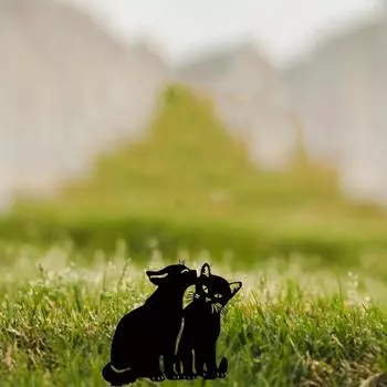 Украсьте свой сад очаровательным металлическим ограждением в виде кошки. Идеально подходит для придания изюминку садовым вечеринкам и пространствам на открытом воздухе синий