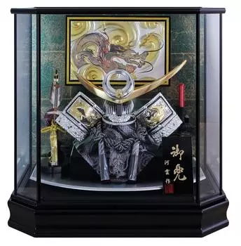 Украшение для футляра для шлема куклы Сацуки, ширина шлема Уэсуги Кеншина 48 x глубина 32 x высота, шестиугольный стеклянный футляр с черной краской G2601BZ 47,5 см чёрный