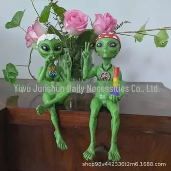 Украшение для сада в виде инопланетного НЛО в виде гнома