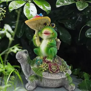 Украшение из лягушки с грибным зонтиком, сидящее на сочной черепахе. Поделка из смолы. Животное на солнечной энергии. зелёный