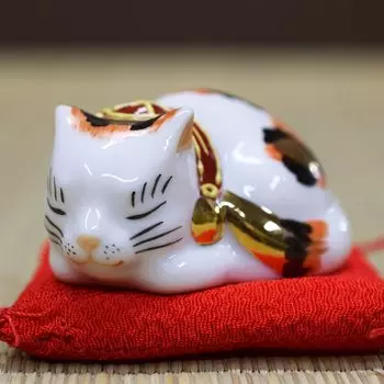 Украшение Lucky Cat Kutani Ware Chibi Sleeping Cat Golden Calico Открытие празднования дня рождения Подарок