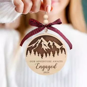 Украшение на помолвку 2024 года Деревянное рождественское украшение с веревкой, лентой, бусинами Подарки на помолвку для пар Молодожены Невеста будет Деревенский домашний декор A