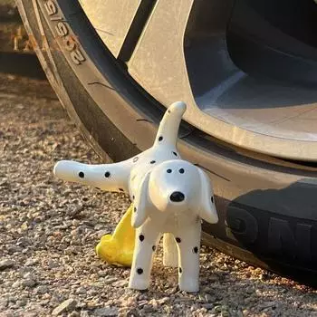 Украшение в виде писающей пятнистой собаки из смолы, фигурка щенка далматина, мультяшная писающая статуя далматина для украшения стола в саду и в помещении Dog