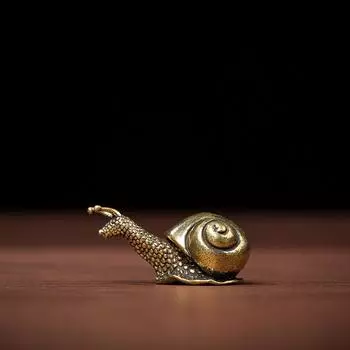 «Украшение в виде улитки из цельной меди»: Латунная чайная игрушка для офиса или чайной церемонии.
