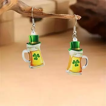 улица. Шляпа Патрика, пивной бокал, акриловые серьги One Size