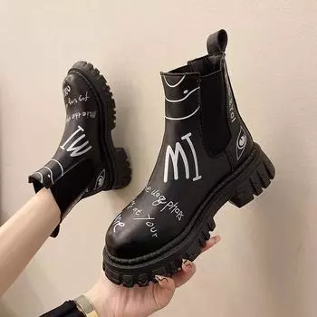 Уличная индивидуальность Мода Женские сапоги Буквы Граффити Повседневные короткие сапоги Ботинки Мартин 35 белый