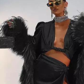 Уличная одежда, шикарный атласный укороченный топ с длинными рукавами и пушистыми перьями, Клубная одежда, завязка-бабочка спереди, сексуальная тонкая женская повязочная рубашка с низким вырезом S чёрный