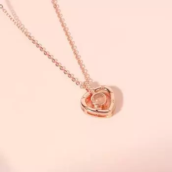 Уличный аукцион того же самого ожерелья в форме персикового сердца, женственного, милого и модного на 100 языках, ювелирных изделий с проекцией «Я люблю тебя»