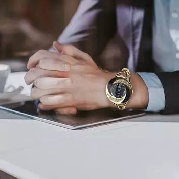 Женские наручные часы с оригинальным дизайном и застежкой магнит