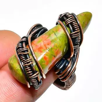 Кольцо из медной проволоки с драгоценным камнем унакит, размер 8