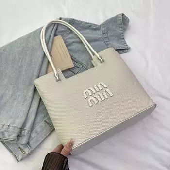 Underarm women s trend large-capacity shoulder bag spring and summer new niche fashion simple tote bag