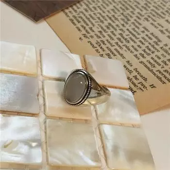 Уникальное кольцо из серебра 925 пробы открытого дизайна с винтажным шармом и эффектным белым агатом для женщин