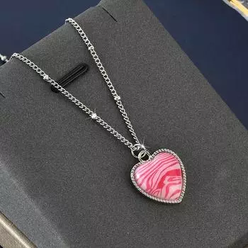 Уникальное розовое ожерелье-сердце зебры с элегантным дизайном, идеально подходящее для осенних модных тенденций 2023 года