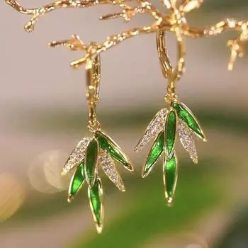 Уникальные серьги из китайского бамбука, придающие нотку экзотического очарования зелёный