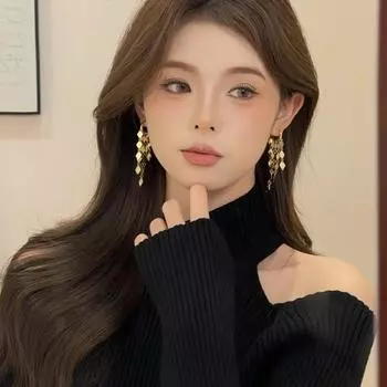 Уникальные серьги-кисточки с бриллиантовыми пайетками золотой